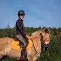 Lisa, fondatrice d’Appaloo Equestrian, à cheval
